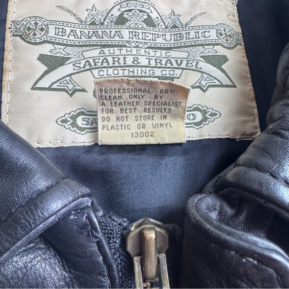 Vintage BANANA REPUBLIC SAFARI & TRAVEL Thick Leather Bomber Jacket Black Sz 44 - Picture 3 of 13
